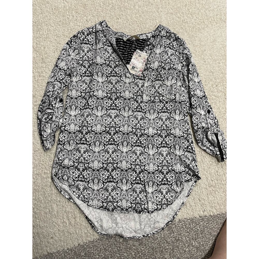 NWT Pink Republic Women's Size XS Floral Split Neck Blouse Black White Boho Top